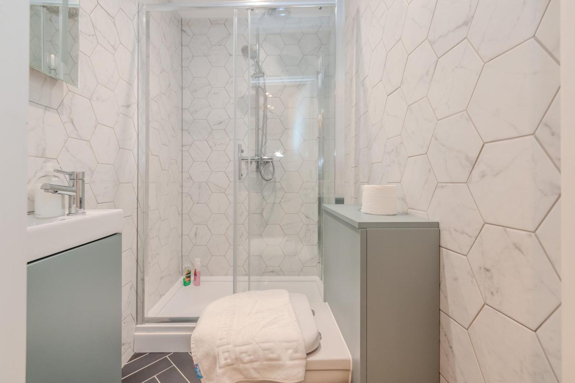 Apartment Flash Sale Train Station Bn137che04