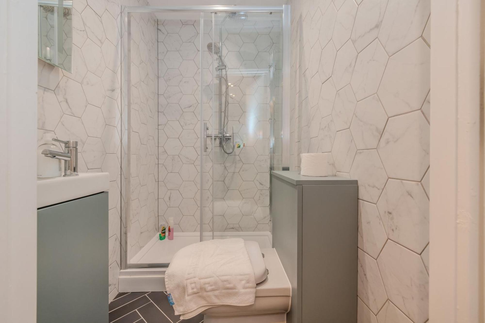 Apartment Flash Sale Train Station Bn137che04 Brighton
